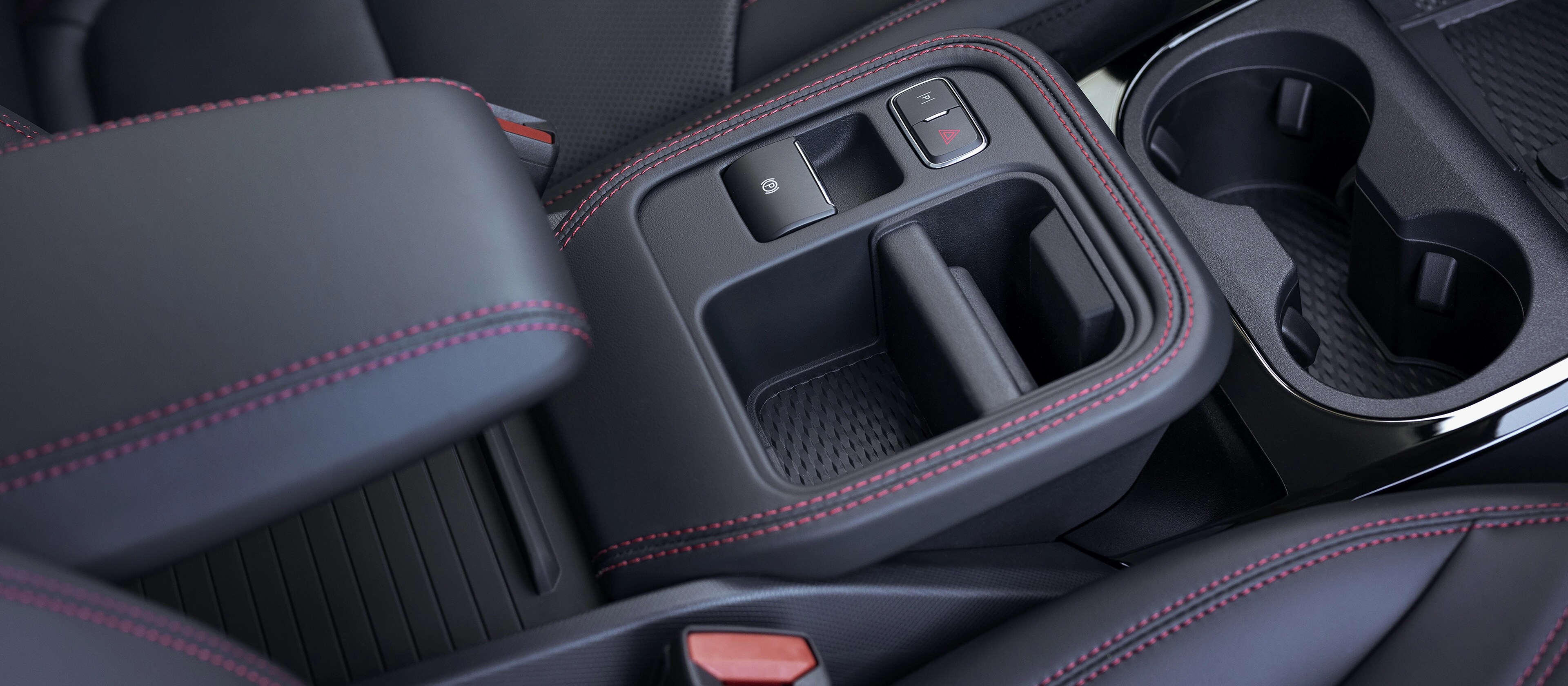 L'intérieur de la Ford Mustang Mach-E® 2025 en gris foncé