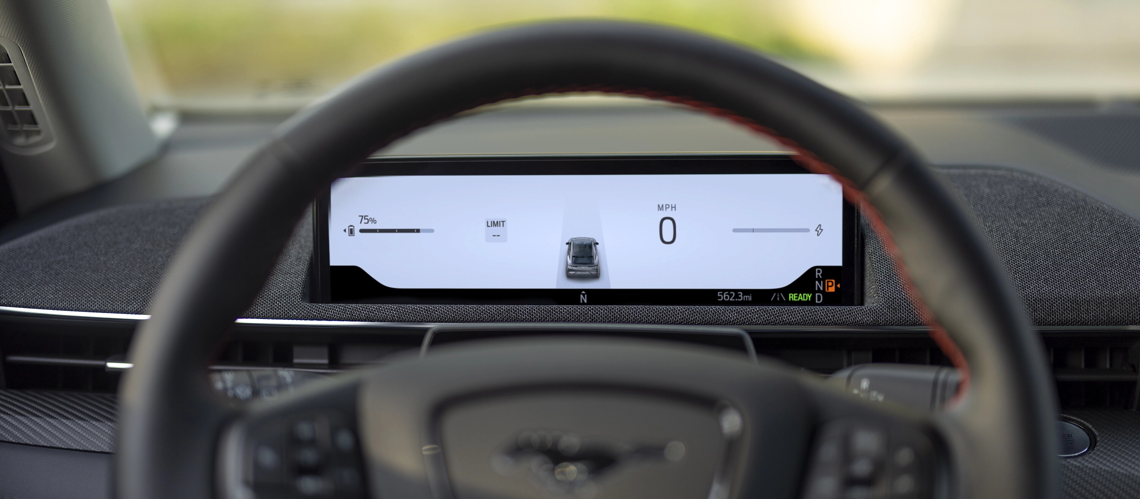 Ford Mustang Mach-E® 2025 indiquant le nombre de kilomètres possibles avant la recharge