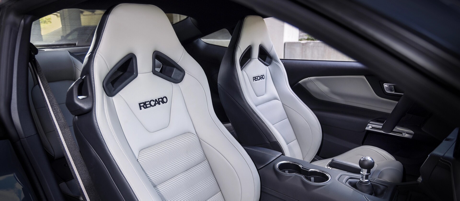 Intérieur de la Ford Mustang® 2025 avec sièges RECARO® en option