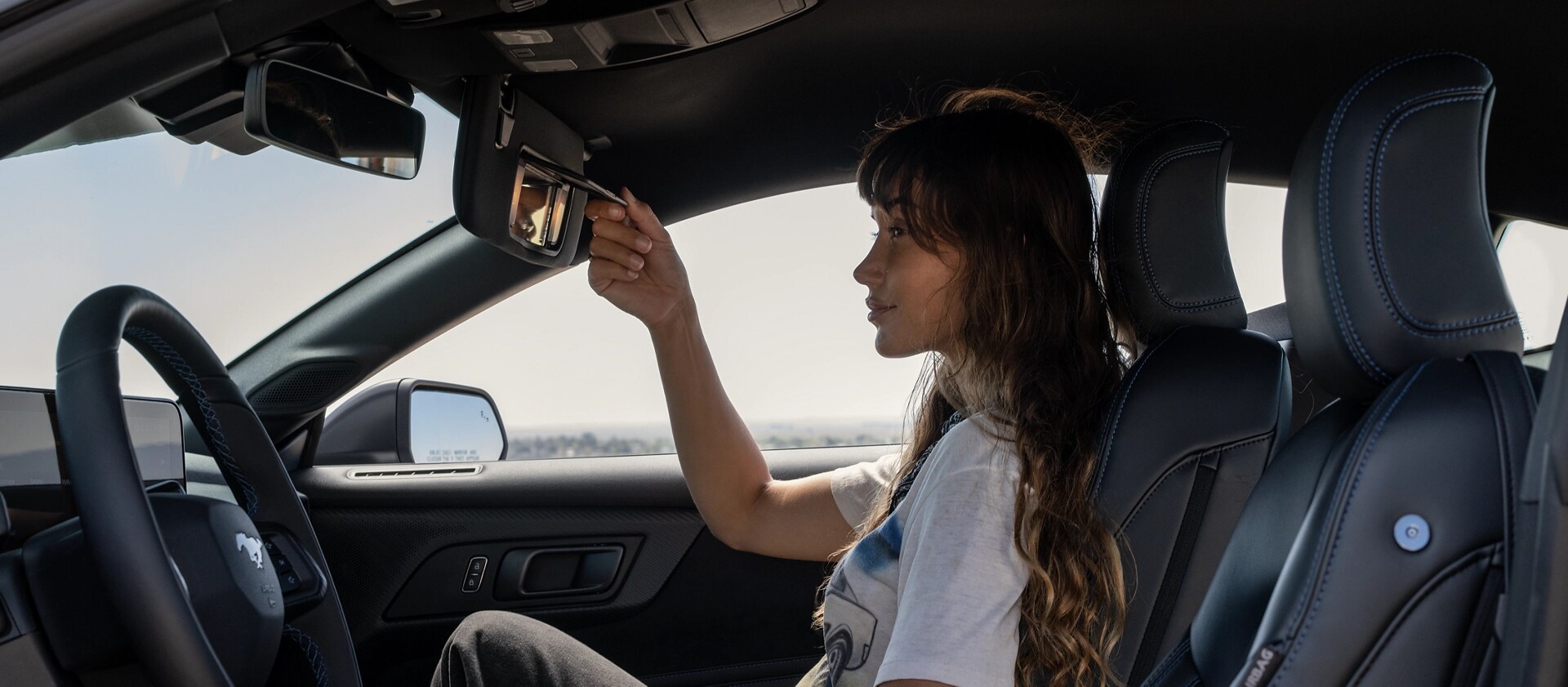 Une personne assise dans un Ford Mustang® coupé Dark HorseDark Horse™ Coupé 2025