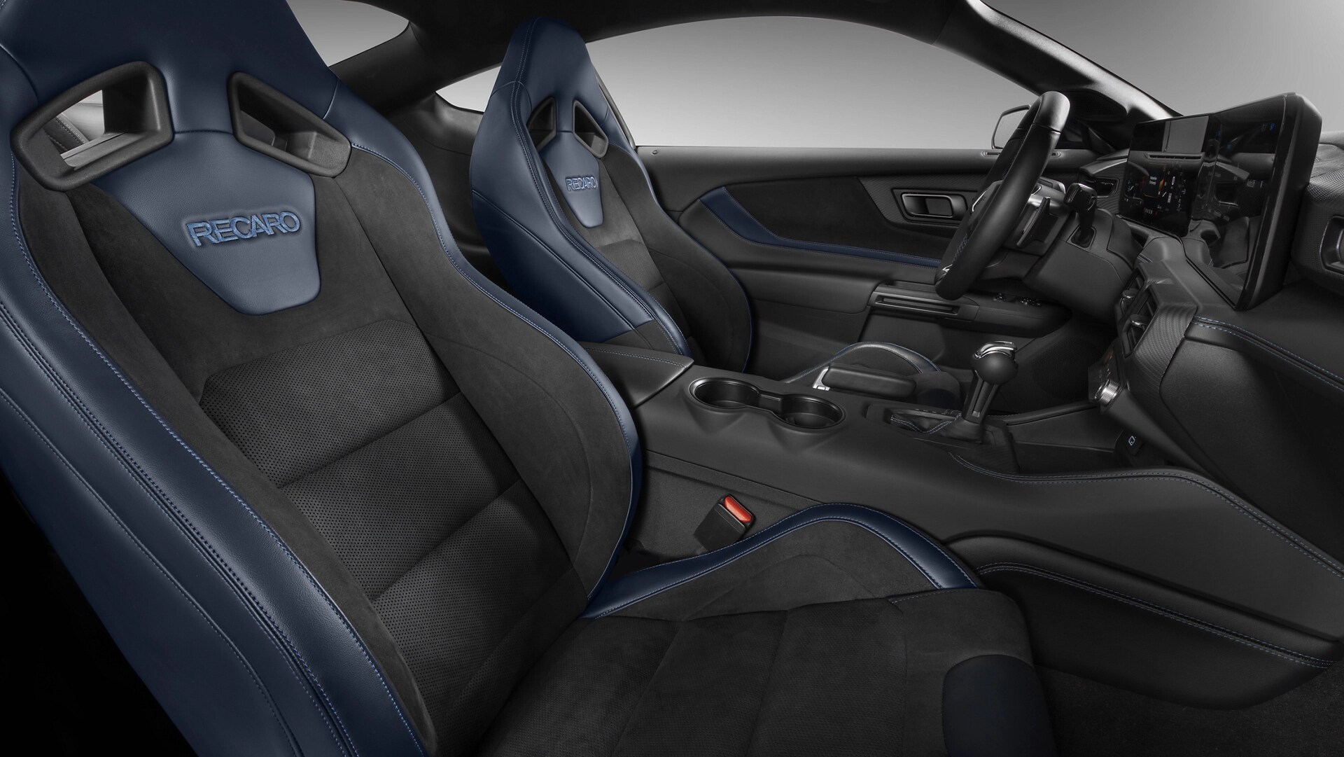 Intérieur de la Ford Mustang® Dark Horse™ 2025 avec sièges RECARO® en option