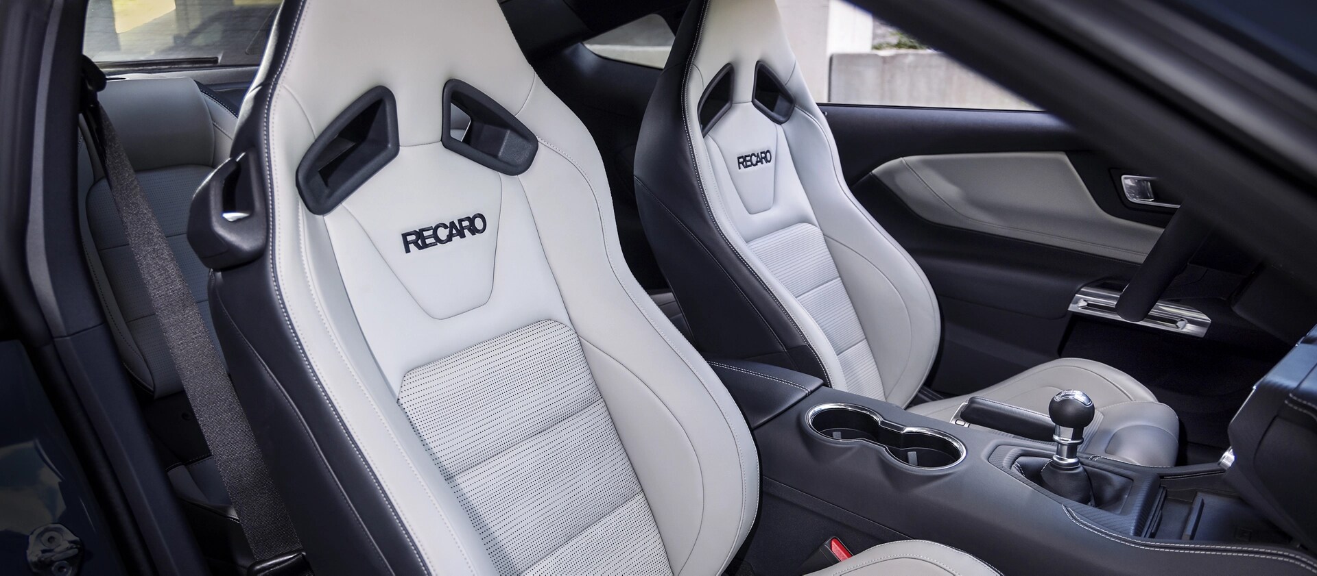 Intérieur de la Ford Mustang® Coupé 2026 avec sièges RECARO® en option