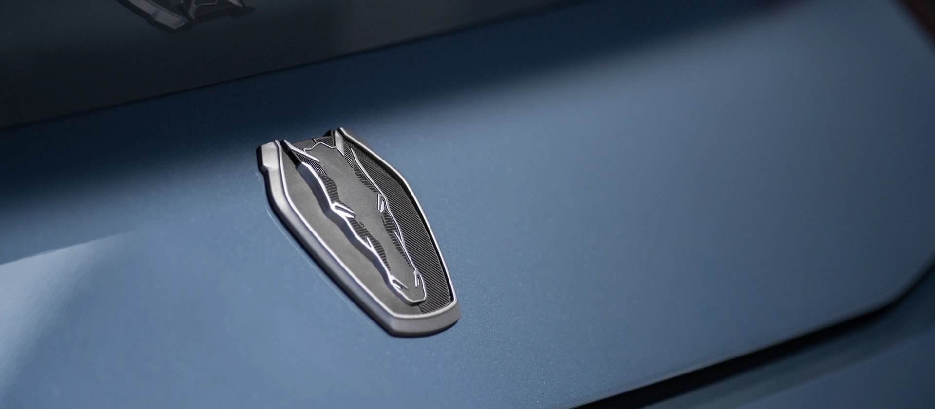 Insigne Ford Mustang Dark Horse® 2026