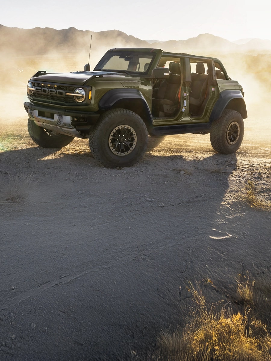 Bronco Raptor avec portes et toit enlevés.