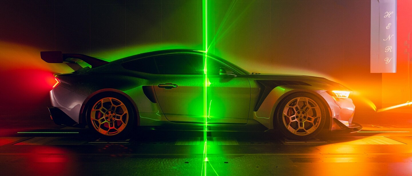 Une Mustang GTD stationnée