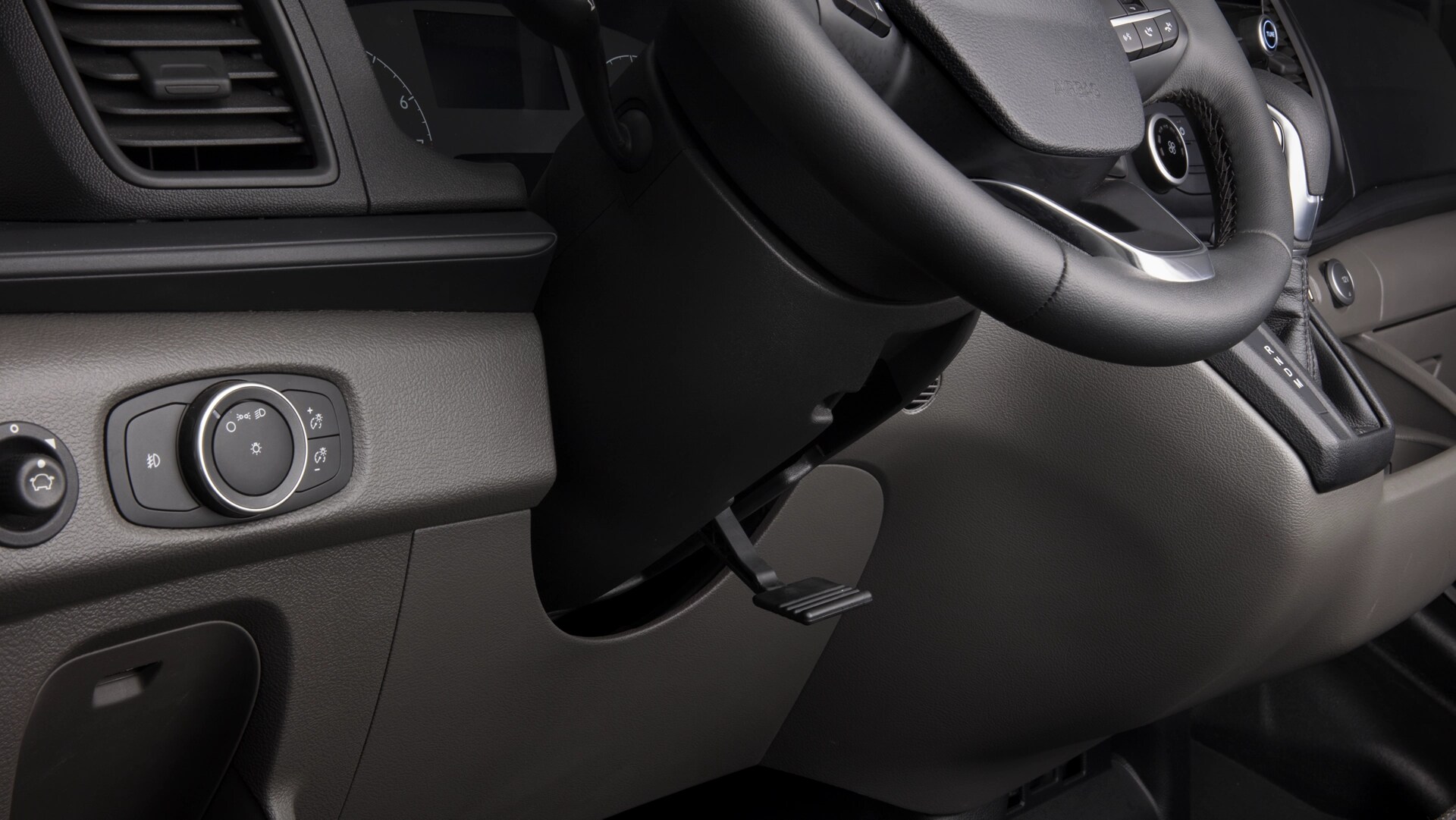 Gros plan du volant de la fourgonnette Ford Transit® 2025