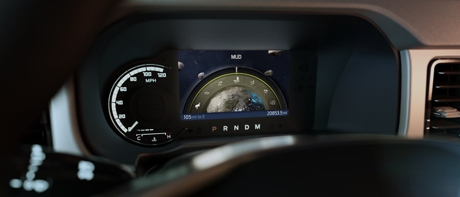 Vue rapprochée du tableau de bord du Ford Bronco® 2024 montrant le mode Boue/ornières