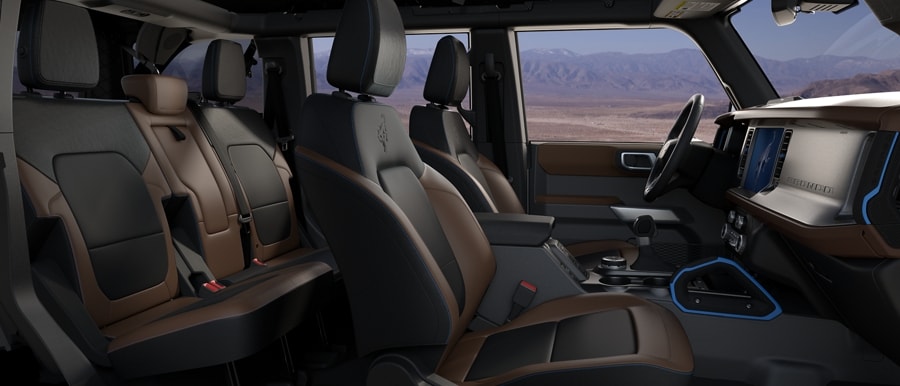 Intérieur du VUS Ford Bronco® 2024 avec sièges garnis de cuir en option en couleur rôti avec onyx noir
