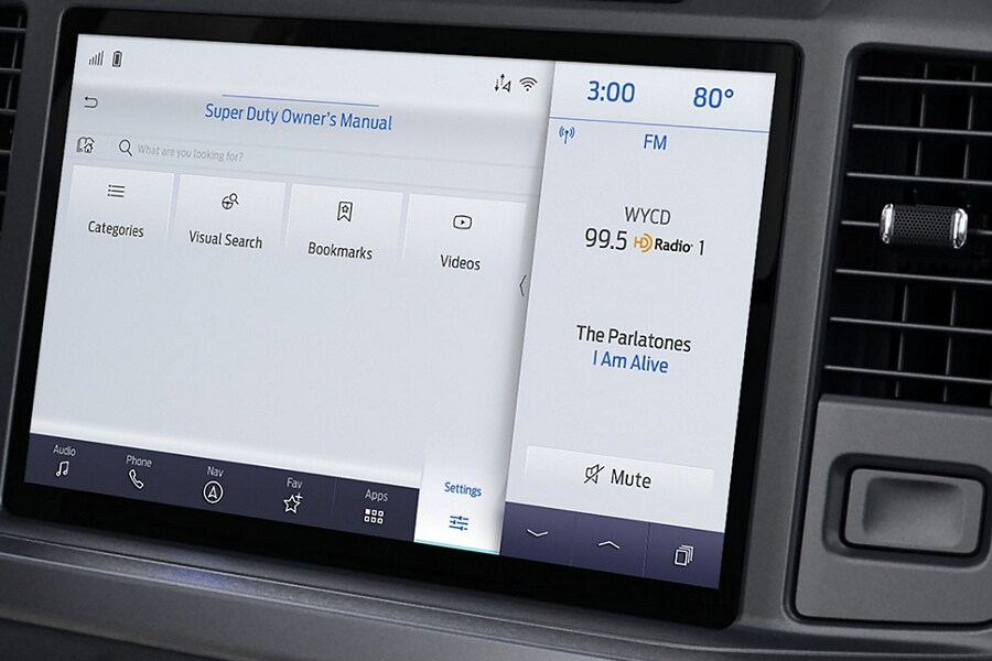 Gros plan sur un écran tactile du Ford Super Duty® 2025