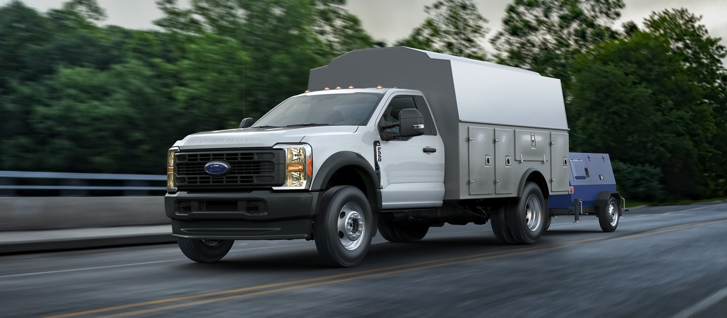 Ford Super Duty® 2025 sur autoroute