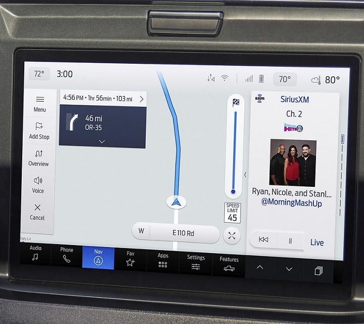 Écran central du Ford Super Duty® 2025 montrant SYNC® 4 avec navigation intégrée connectée en option