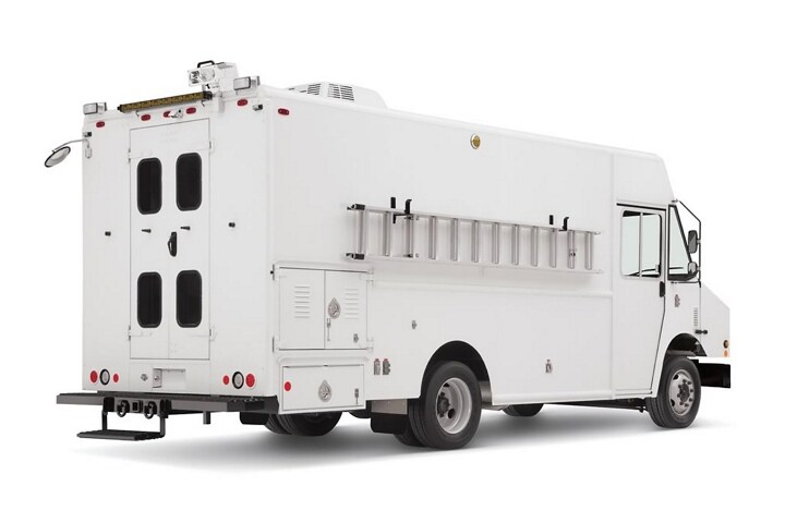 Un châssis nu Ford série E 2025 aménagé