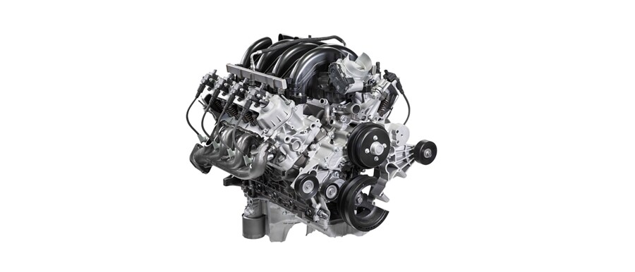 Gros plan sur le moteur V8 de 7,3 L du fourgon tronqué Ford Série E 2024