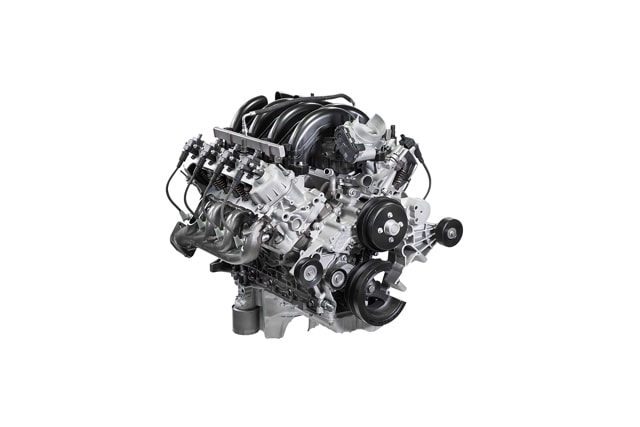 Gros plan sur le moteur V8 de 7,3 L du fourgon tronqué Ford série E 2025