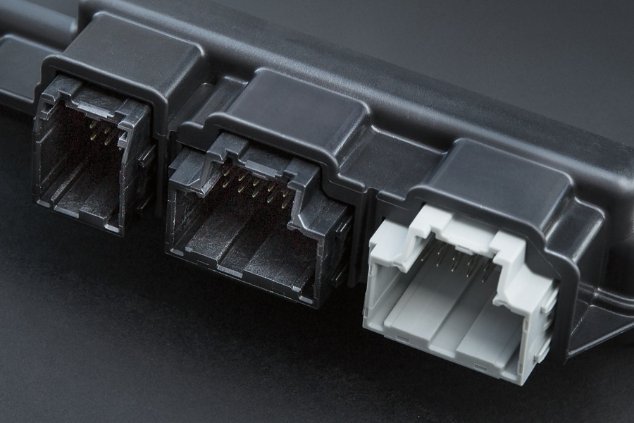 Gros plan du module d’interface programmable du bloc de commande du fourgon tronqué Ford Série E 2025