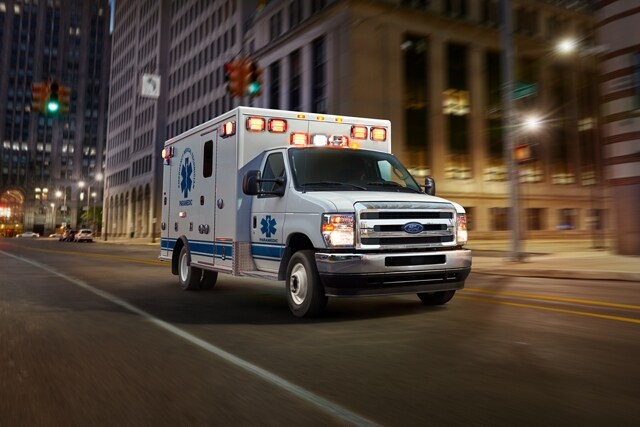 Fourgon tronqué Ford série E 2026 avec carrosserie pour ambulance de type III