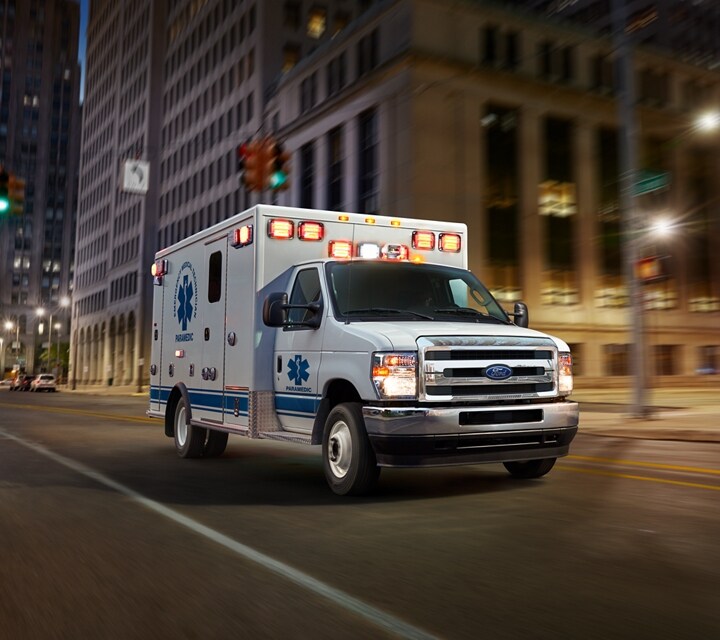 Fourgon tronqué Ford série E 2026 à roues arrière jumelées (RAJ) avec modification pour ambulance de type 3