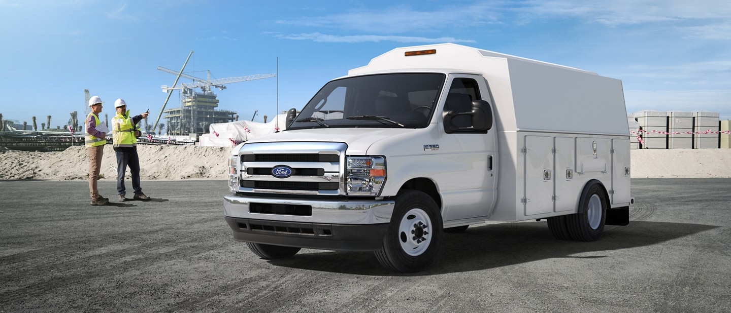 Fourgon tronqué Ford série E 2026 avec carrosserie modifiée d’entrepreneur de marché secondaire