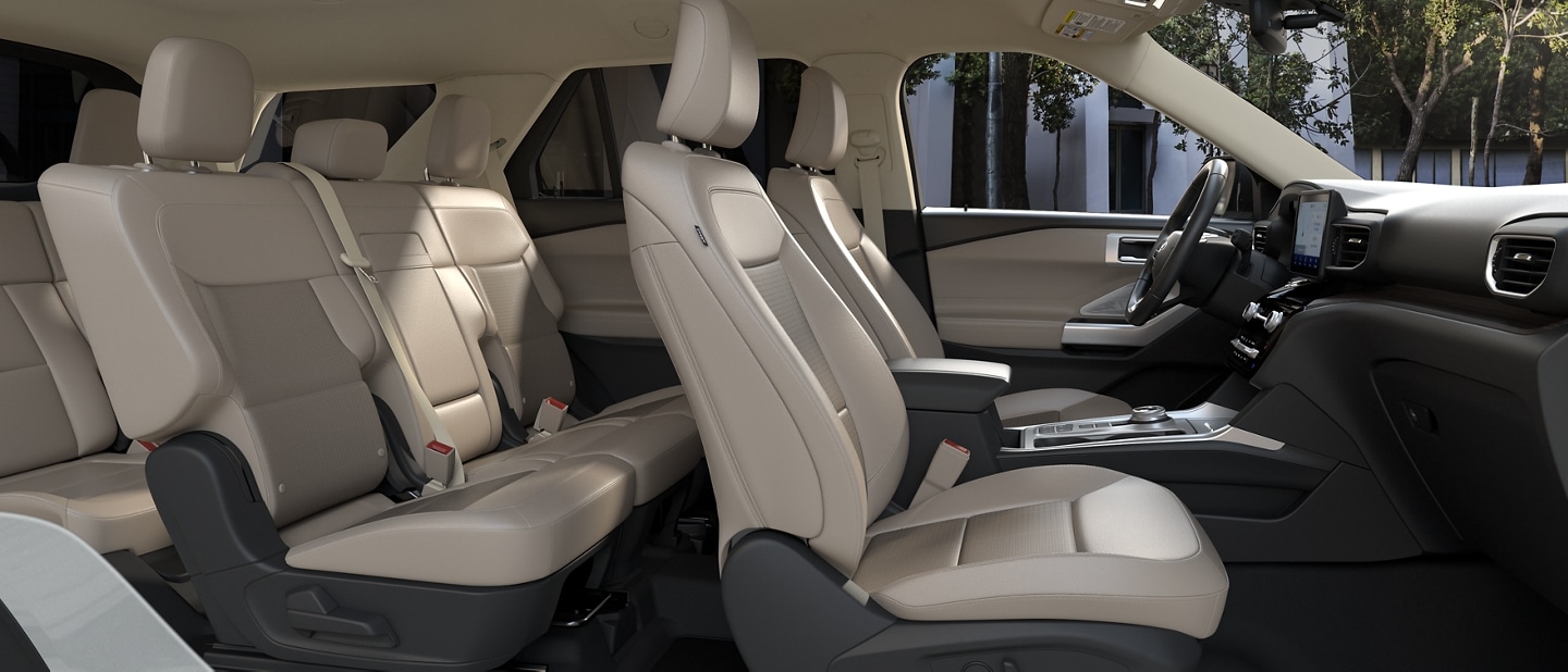 Vue latérale du modèle Ford Explorer® 2023 montrant sept sièges passagers