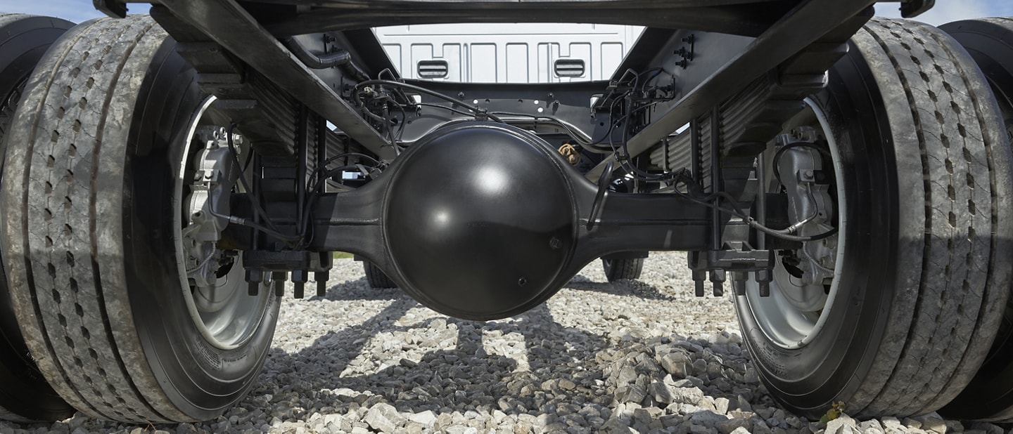 Gros plan sur l’essieu arrière Dana Spicer® du camion poids moyen Ford 2025