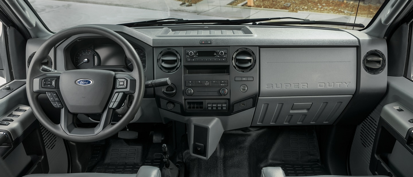 Intérieur avant du Ford F-750® 2025 à cabine simple