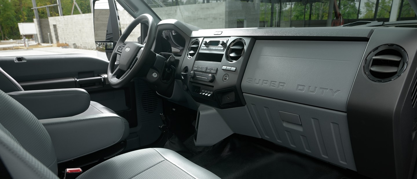 Intérieur avant du Ford F-750® 2026 à cabine simple
