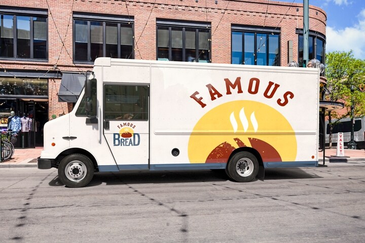 Châssis nu Ford F-59 2024 avec carrosserie de fourgon à accès en position debout et conception pour livraison de boulangerie