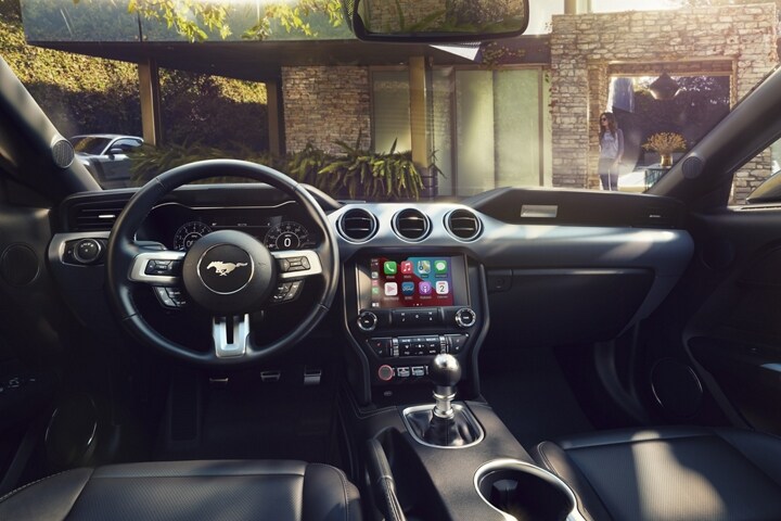 Tableau de bord de la Ford Mustang® coupé 2023 avec écran tactile de 8 po