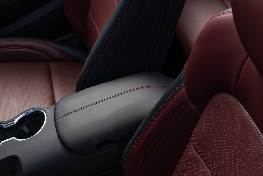 Modèle Ford Mustang® 2024 avec intérieur rouge carmin en option
