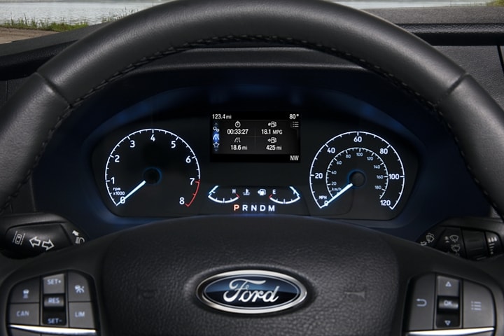 Gros plan sur le tableau de bord d’un modèle Ford Transit® 2023