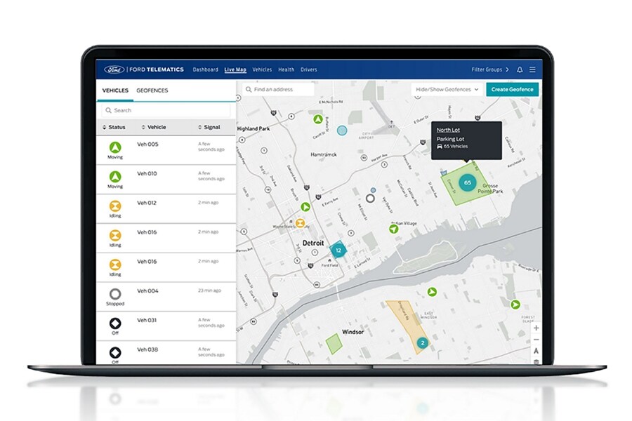 Ordinateur portable en option montrant les éléments essentiels de Ford Pro™ Telematics