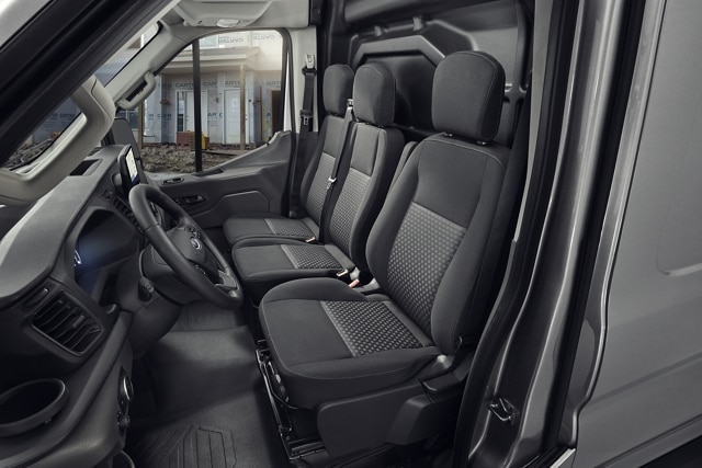 Intérieur d’une fourgonnette Ford Transit® 2023 avec siège avant pour 3 passagers