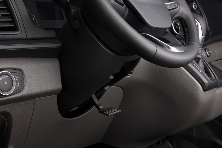 Gros plan de la colonne de direction basculante et télescopique