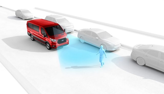 Illustration d’une fourgonnette Ford Transit® 2025 détectant une personne marchant sur la route