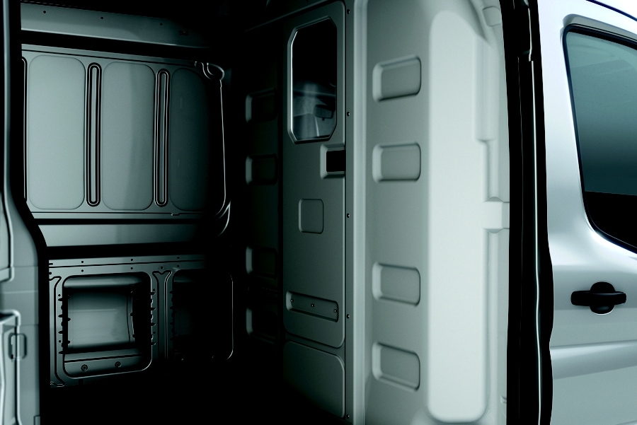Intérieur de la fourgonnette montrant le rangement